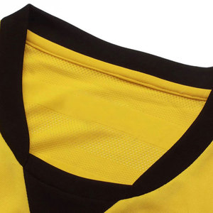 Uniforme de Fútbol para Hombre de Tela Suave con Diseño Personalizado, Uniforme de Fútbol de Color Sólido de Alta Calidad para Hombre - Product Image 3