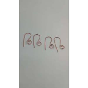 5 paires de crochets de boucles d'oreilles en cuivre, finition or, argent et or rose, apprêts fantaisie pour bijoux avec surface revêtue E-Coated - Product Image 1