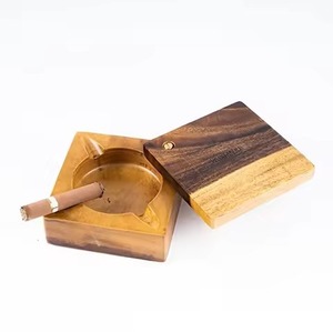 Cenicero Clásico de Aluminio para Cigarros con Acabado Pulido y Diseño Ecológico para Uso en Hoteles y Salones de Primera Clase - Product Image 6