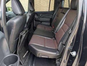 Used 2024 Mid-Size SUV Automatic Transmission Premium Interior Leather Seats <b>Panoramic</b> Sunroof 360 Rear <b>Camera</b> Utility Cargo - Product Image 4