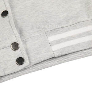 Chaqueta universitaria informal ligera con ribete acanalado Chaqueta universitaria personalizada para mujer con parche y colores de su marca - Product Image 4