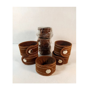 Servilleteros de cuero genuino personalizados hechos a mano con embalaje Anillo de tapete de mesa resistente al calor para bodas - Product Image 1