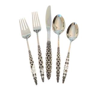 Cubiertos con mango largo de resina, diseño Premium, Ideal para vajilla de comedor elegante, uso de regalo, juego de 5 acabados chapados en Color plateado - Product Image 1