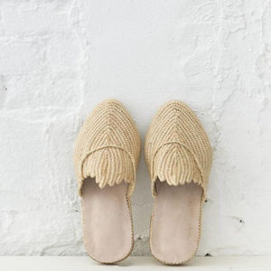 Vente en gros de pantoufles et sandales marocaines faites à la main en raphia, chaussures tissées écologiques pour femmes et hommes, commande en gros, fournisseur direct - Product Image 1