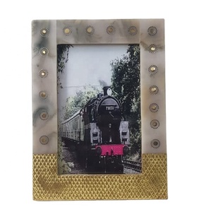 Grey Resin Brass Inlay New Style Home Decor Photo <b>Frame</b> <b>Wholesale</b> Eco Friendly Fashionable Wooden & Resin <b>Picture</b> Photo <b>Frame</b> - Product Image 1