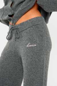 ชุดวอร์มผู้หญิง 2 ชิ้น แบบถักลายปัก ติดกระดุม มีกระเป๋า แขนยาว สำหรับฤดูหนาว - Product Image 5