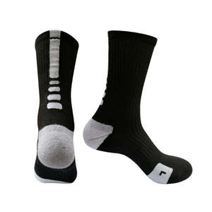 Chaussettes de sport thermiques confortables pour hommes fabriquées avec un matériau en coton chaud idéal pour les sports d'hiver en plein air et les entraînements de fitness - Product Image 1