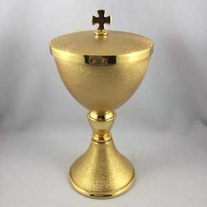 Ciborio de alto pulido elegante, chapado en oro, acentuado con una simple cruz de oro en la tapa, diseño personalizado - Product Image 4