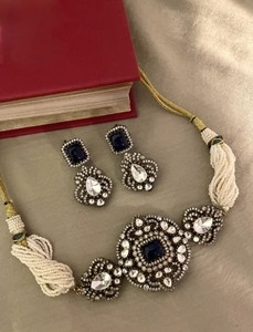 Conjunto de Aretes y Gargantilla de Moda Elegante Chapado en Oro Antiguo con Pedrería Polki Kundan para Bodas y Celebraciones de Aniversario - Product Image 6