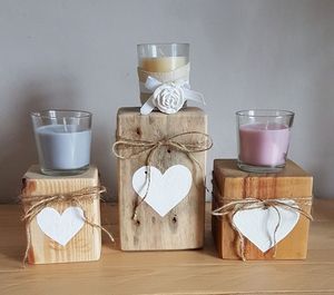 Bougeoirs en bois de Noël fabriqués à la main avec des motifs de vacances exquis centre de table de fête parfait - Product Image 4