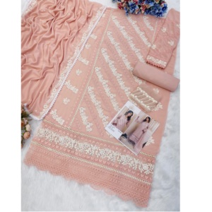 Venta al por mayor de traje de Georgette de zorro pesado para mujer con forro de Santoon opaco para celebraciones especiales disponible al mejor precio - Product Image 1