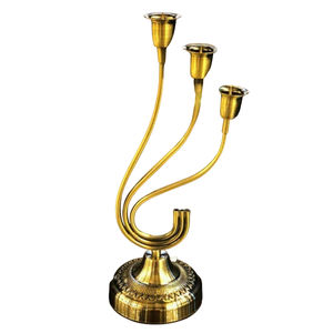 Candelabro de Material de Metal dorado de primera calidad, portavelas decorativo de mesa de diseño clásico para el hogar, portavelas para artículos de fiesta de boda - Product Image 4