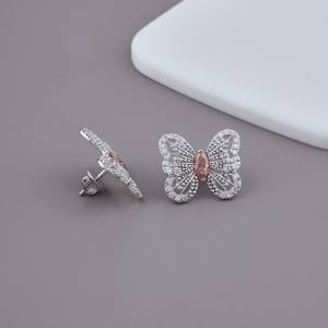 Boucles d'oreilles clous en diamant de laboratoire en forme de papillon avec pierre centrale rose taille marquise, plaqué rhodium, couleur or multi-tons 18 carats - Product Image 2