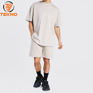 Conjunto informal de 2 piezas de camiseta y pantalones cortos con cintura elástica para hombre - Product Image 1