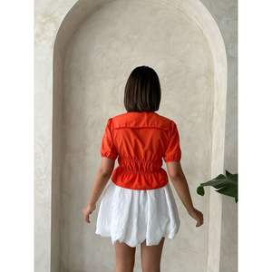 Camisa Casual con Detalle de Cuello Único y Diseño Fruncido - Product Image 1