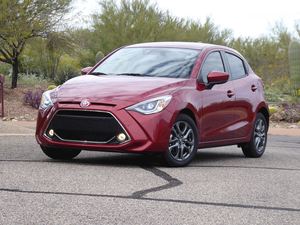 2020 para Toyota Yaris XLE Bajo Consumo de Combustible Transmisión Manual/Automática Interior de Cuero Oscuro Tamaño de Neumáticos R17 Eléctrico/Gasolina 4L - Product Image 2