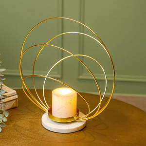 Meilleure qualité or fini anneau forme fait à la main décor à la maison Art cadeaux Vintage métal bougeoir décor à la maison chandeliers - Product Image 1