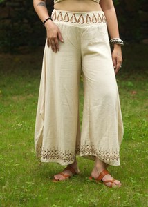 Pantalones bohemios chic Palazzo de algodón orgánico con estampado de bloques de mano cintura elástica estilo harén diseño informal y borla - Product Image 3