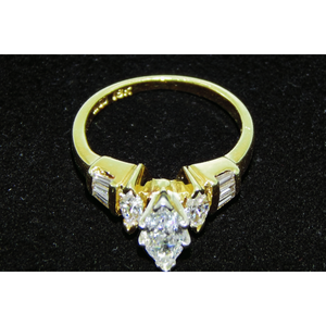 Anello con diamanti in oro 18K Marquise e Baguette da 1.20ct TW elegante e lussuoso - Product Image 1