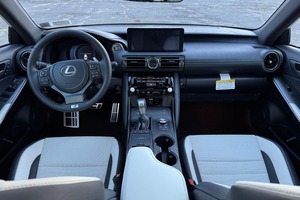 IS 500 F S-port Performance Premium usado en buen estado - Product Image 3