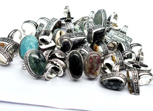 Lote de 200 Uds. al por mayor de piedras preciosas de mezcla originales chapadas en plata 925 con anillos de piedras preciosas mixtas, anillo fino de piedra Natural bastante facetado - Product Image 4