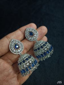 Boucles d'oreilles clous légères plaquées or style ethnique indien avec diamants américains pour femmes et jeunes filles - Bijoux de fête tendance - Product Image 2