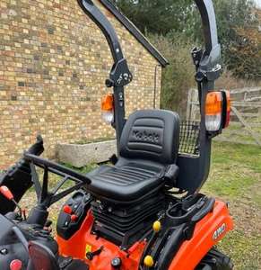 Kubota BX231 Tracteur compact diesel 23HP Tracteur sous-compact polyvalent pour l'aménagement paysager - Product Image 3