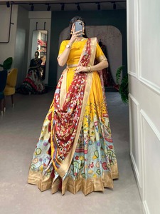 Último Diseño de Lehenga Choli de Seda Dola con Estampado en Relieve para Mujer, de Alta Calidad, para Fiestas y Festivales, por Fab Zone - Product Image 4