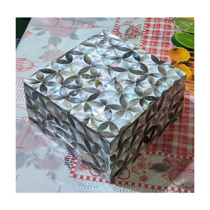 Caja de joyería con incrustaciones de perlas madre con incrustaciones de hueso de forma cuadrada elegante hecha a mano, colección de diseñador de almacenamiento de regalo de calidad - Product Image 1