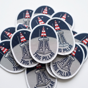 Fabricant de patchs brodés ovales personnalisés en gros pour la randonnée en plein air, badges en vrac - Product Image 1