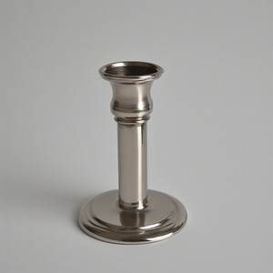 Portavelas de Navidad plateado de lujo diseñado con artesanía pulida que ofrece un ambiente festivo elegante y brillante - Product Image 6