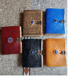 Revues en cuir de pierres précieuses en relief étoile sur mesure avec des papiers bordés à l'aspect ancien pour la revente agate - Product Image 1