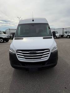 Ahorre en Grande con la Camioneta de Carga Mercedes-Benz 2500 2019-2023 - 188HP, Automática de 5 Velocidades, en Venta, Exportación a Todo el Mundo - Product Image 2