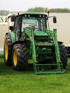 Nuevo tractor agrícola Johnn Deere con salida de alto par adecuado para trabajos agrícolas pesados y arado - Product Image 5