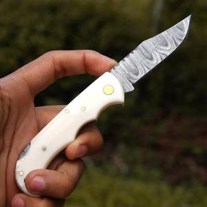 Couteau pliant en acier damas de haute qualité Poignée confortable en os de chameau avec un design optimal pour une prise en main forte OEM personnalisable - Product Image 4