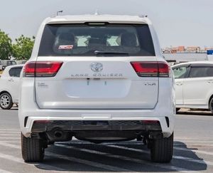 Toyota Land Cruiser 2025, Toyota Land Cruiser 300 VXR 3.5L AT, Gasolina, Twin Turbo (Blanco-rojo) - Product Image 3