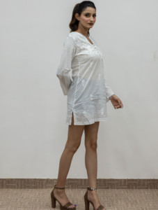 Nueva llegada de verano túnica bordada de viscosa estilo sin esfuerzo para mujeres con vestido de túnica Midi de cuello de diseñador de manga larga a la moda - Product Image 3