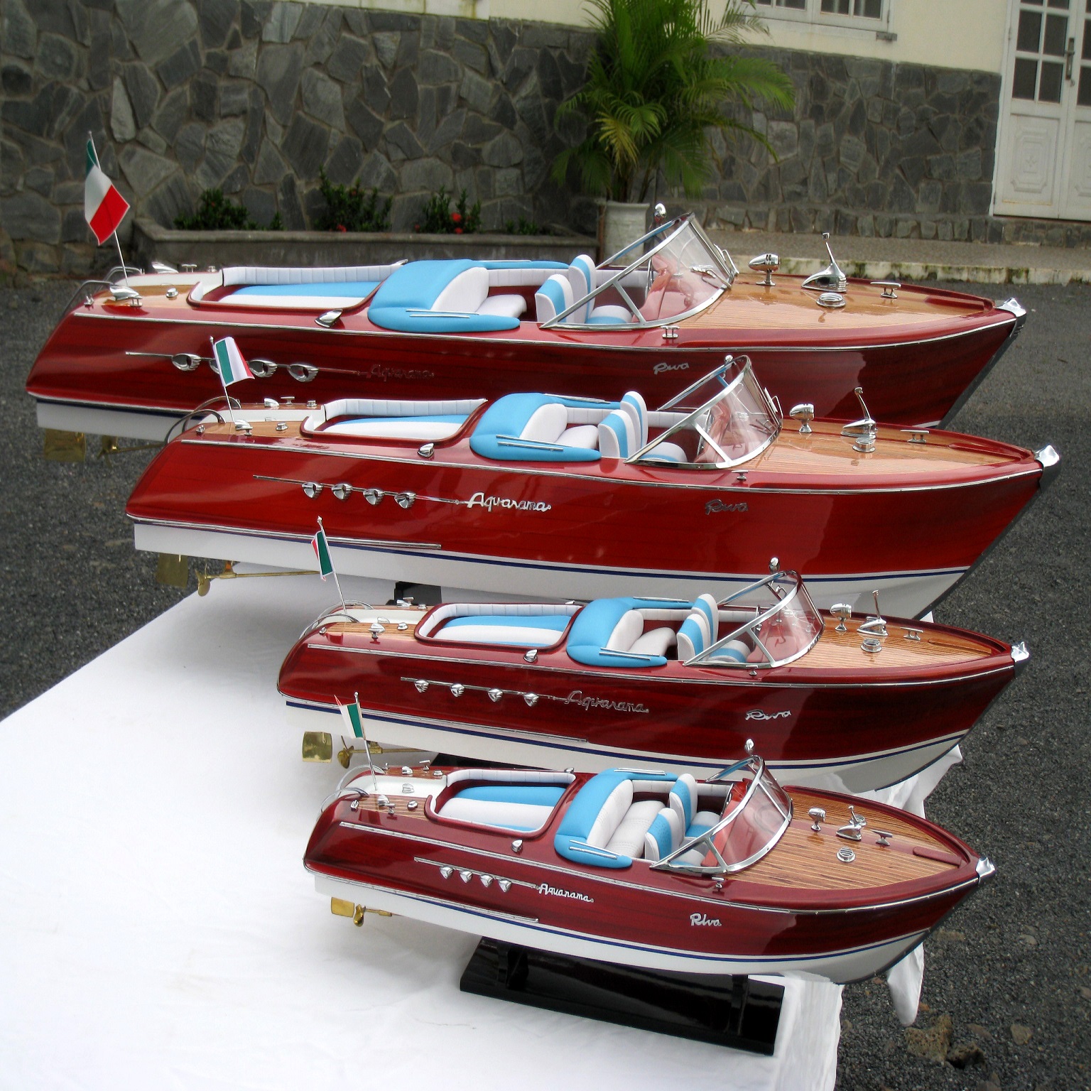 ☆ WOODEN MODEL BOAT Riva Aquarama ボート 船 模型 完成品 全長53cm クラシック アクアラマ  (0220506898)
