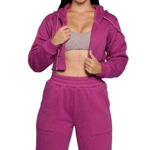 Vente en gros de survêtements de haute qualité avec logo personnalisé pour femmes, crop top slim, survêtements fabriqués au Pakistan - Product Image 4