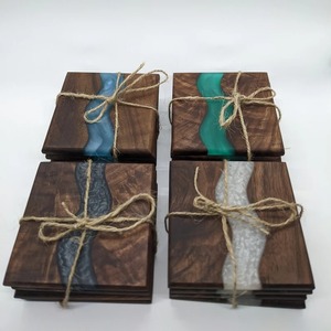 ชุดถาดรองแก้วไม้มะม่วงสีดำเข้มทำด้วยมือพร้อมถาดรองแก้วลายไม้ธรรมชาติเคลือบอีพ็อกซี่สำหรับเครื่องดื่มเสื่อใช้บนโต๊ะ - Product Image 1