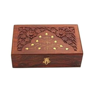 กล่องเก็บของไม้สไตล์วินเทจสมัยใหม่ ทนทาน ดีไซน์แกะสลักคุณภาพสูง บุผ้ากำมะหยี่ ปิดด้วยตัวล็อค ตกแต่งบ้าน รูปทรงสี่เหลี่ยมผืนผ้า - Product Image 1