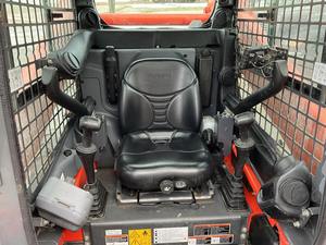 Chargeur compact Kubota SSV75 neuf/d'occasion, élévateur vertical, 74.3 HP, hydraulique à haut débit pour la construction et l'agriculture - Product Image 4