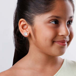 เครื่องประดับสำหรับเด็กหรูหรากระดุมหิมะเดซี่สีเงินสำหรับเด็ก - Product Image 3