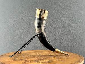 Cuerno para beber de alta calidad de estilo vikingo de gran tamaño con correa de hombro ajustable para Recreaciones históricas a un precio asequible - Product Image 6