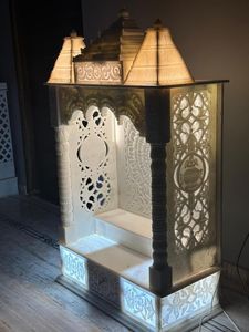 Losa Natural de mármol Makrana tallada a mano, intrincadas tallas indias, iluminación incorporada para el hogar, templo, superficie pulida, sala de estar - Product Image 4