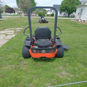 Cortacésped Kubota Z122R de calidad superior con rendimiento fiable Compre ahora Entrega rápida Ofertas al por mayor - Product Image 1