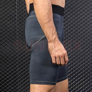 Shorts de compression respirants à taille élastique de style urbain pour hommes, fabriqués au Pakistan, couleurs et logo personnalisables, séchage rapide - Product Image 4