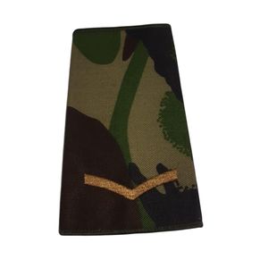 Esto es un pares de insignias de hombro deslizantes de grado de lanza-corporal con camuflaje DPM del ejército británico. - Product Image 1