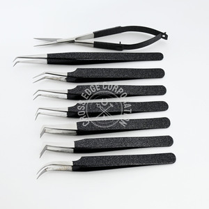 Pince à cils en acier inoxydable 355 extension de cils incurvés à 90 degrés pour cils Logo personnalisé Pointe en fibre noire Volume de coffre - Product Image 1