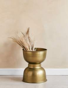 Maceta de metal duradera con brillo de acabado dorado diseñada para contener plantas grandes en macetas para decoración de terraza o balcón - Product Image 6